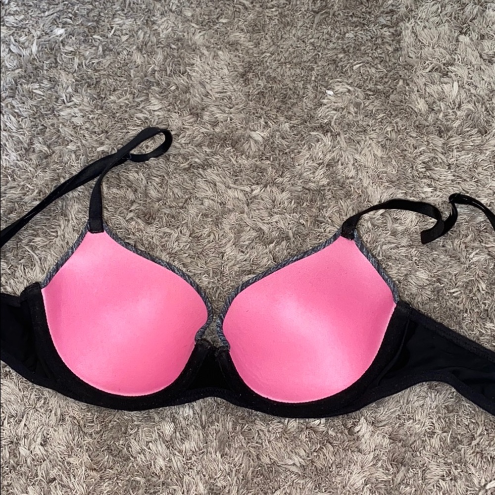 VS Pink Bra - Picture 2 of 3